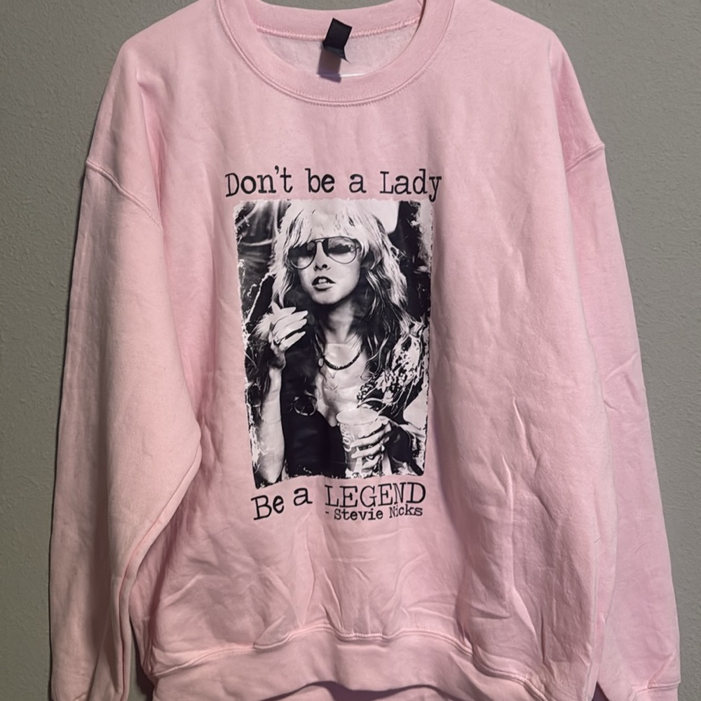 Pink sweatshirt, Stevie Nicks, silver Springs size large